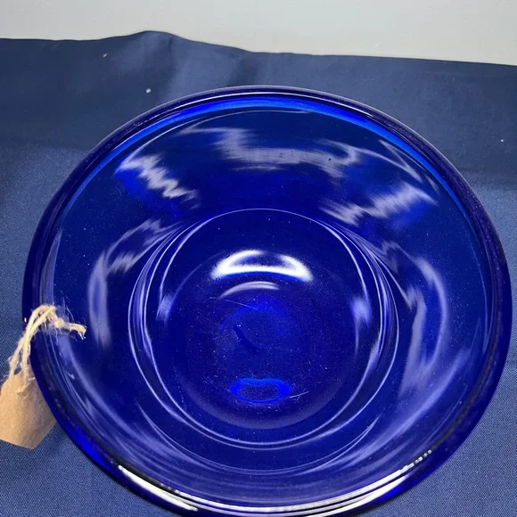 Vibrant Arcoroc Blue Medium Glass Bowl - Picture 2 of 4